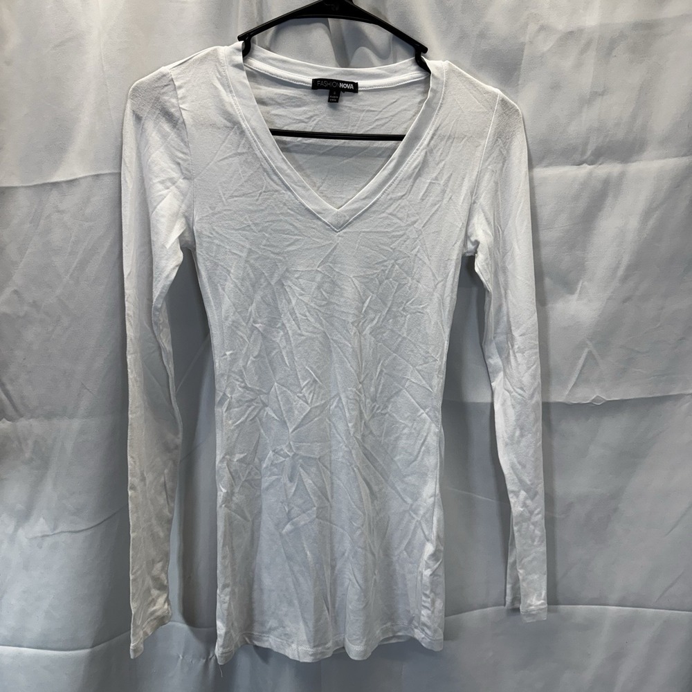 Fashion Nova Womens White V-Neck Long Sleeve Basic Tee Top LKT2005L Small
